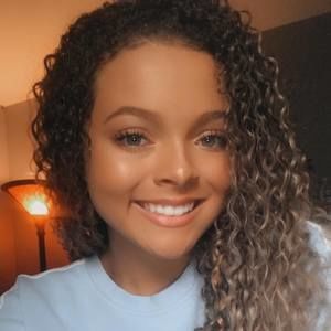 Meet your Posher, Desiree